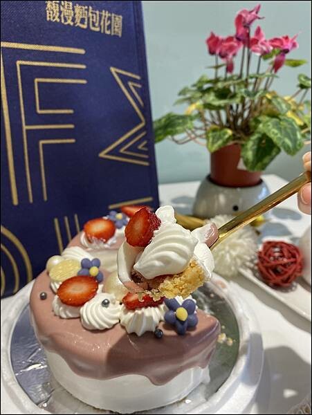 2023年母親節活動開跑囉~~【馥漫麪包花園FM Station】大女孩小女人提早訂蛋糕有好多早鳥優惠等著你~~趕緊手