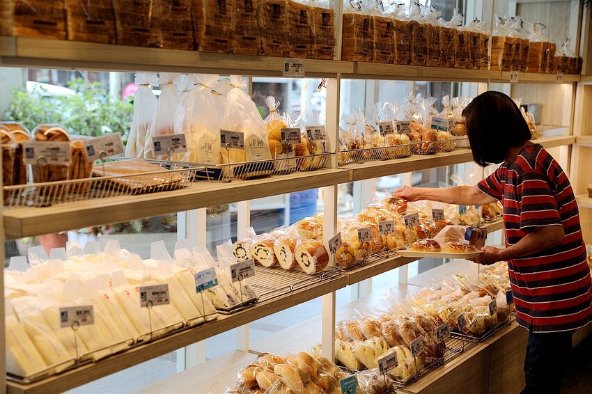 2023中秋節紅豆蛋黃酥禮盒推薦！100％國產屏東頂級紅豆內餡&紅土鴨蛋仁&紐西蘭天然無水奶油｜馥漫麵包花園