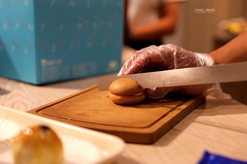 2023中秋節紅豆蛋黃酥禮盒推薦！100％國產屏東頂級紅豆內餡&紅土鴨蛋仁&紐西蘭天然無水奶油｜馥漫麵包花園