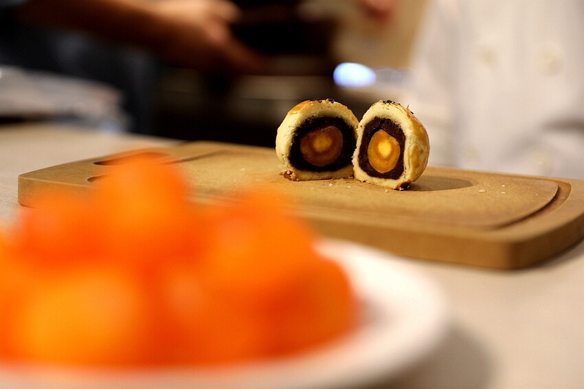 2023中秋節紅豆蛋黃酥禮盒推薦！100％國產屏東頂級紅豆內餡&紅土鴨蛋仁&紐西蘭天然無水奶油｜馥漫麵包花園