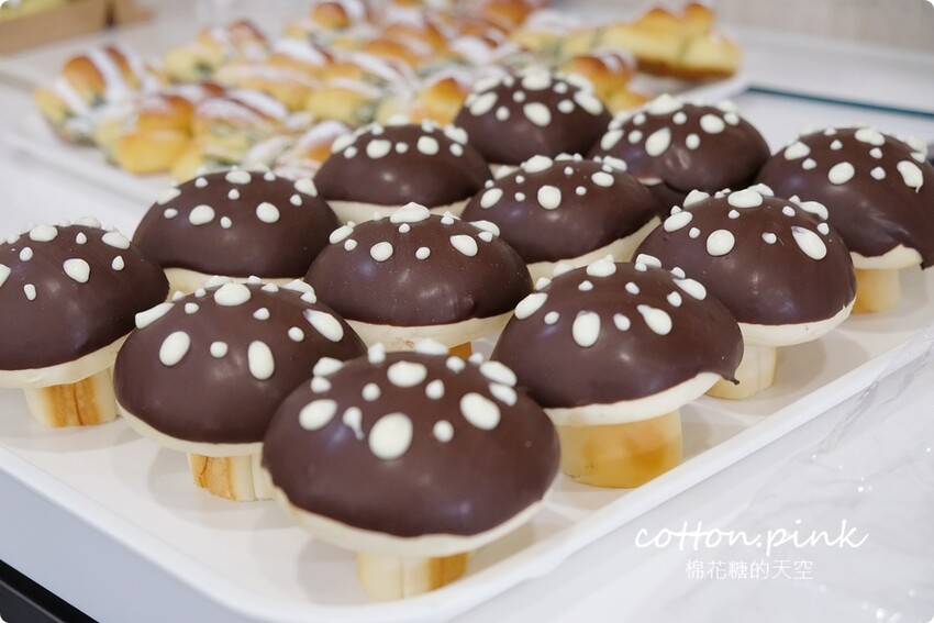 聖誕蛋糕甜點療癒上架!夢幻純白蛋糕、薑餅人~滿滿草莓蛋糕也不能錯過 - 棉花糖的天空