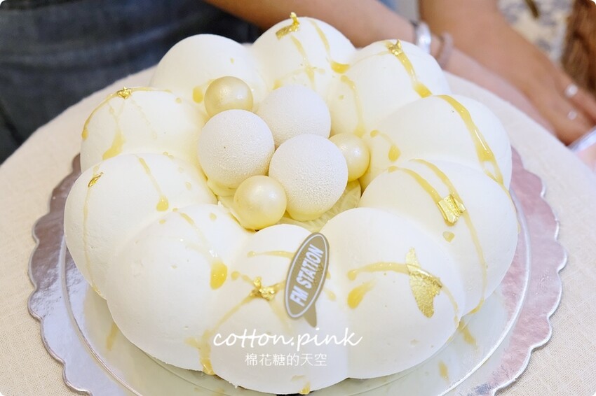 聖誕蛋糕甜點療癒上架!夢幻純白蛋糕、薑餅人~滿滿草莓蛋糕也不能錯過 - 棉花糖的天空