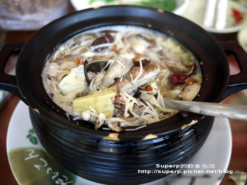 [餐廳食記]台中大坑的龍莊之極品脆皮烤乳豬