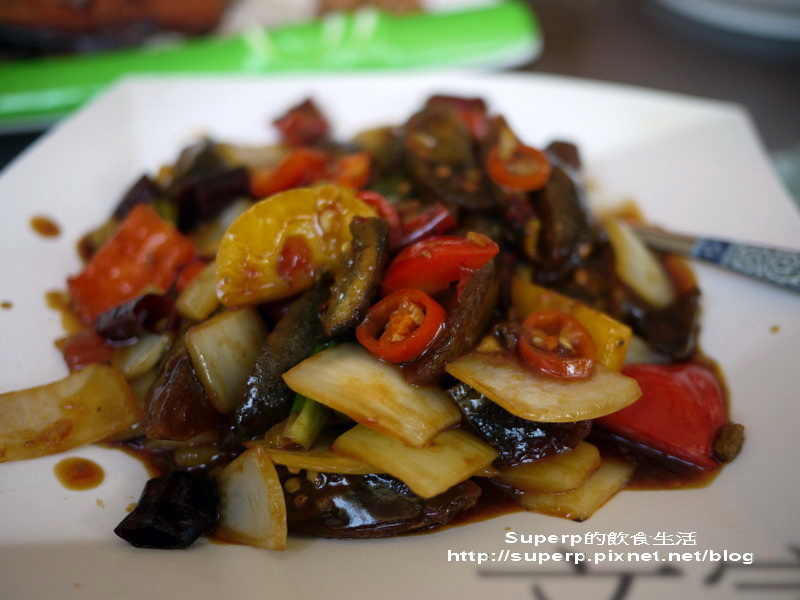 [餐廳食記]台中大坑的龍莊之極品脆皮烤乳豬