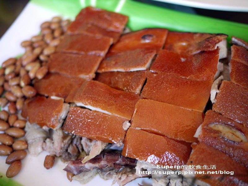 [餐廳食記]台中大坑的龍莊之極品脆皮烤乳豬