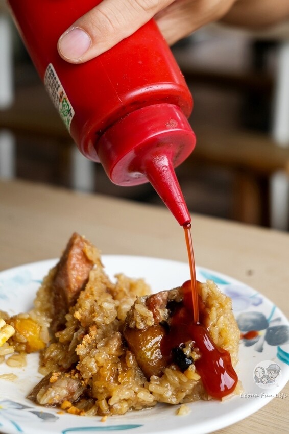 台中市西區曾榮獲金粽獎的美味肉粽店，栗子小肉粽搭配酸梅湯超開胃!台中西區美食 一品肉粽 NOVA  草悟廣場