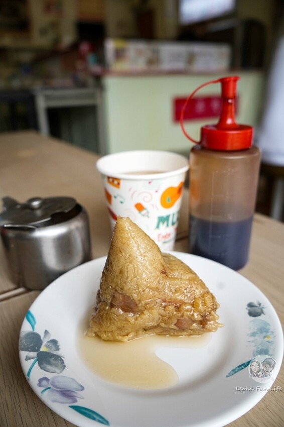 台中市西區曾榮獲金粽獎的美味肉粽店，栗子小肉粽搭配酸梅湯超開胃!台中西區美食 一品肉粽 NOVA  草悟廣場