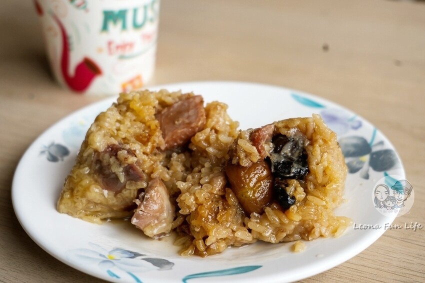 台中市西區曾榮獲金粽獎的美味肉粽店，栗子小肉粽搭配酸梅湯超開胃!台中西區美食 一品肉粽 NOVA  草悟廣場