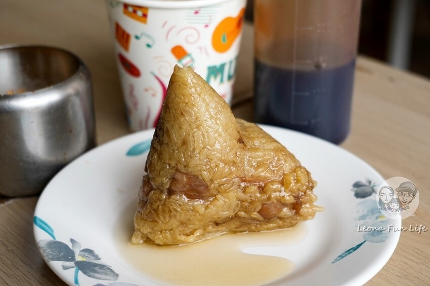 台中市西區曾榮獲金粽獎的美味肉粽店，栗子小肉粽搭配酸梅湯超開胃!台中西區美食 一品肉粽 NOVA  草悟廣場