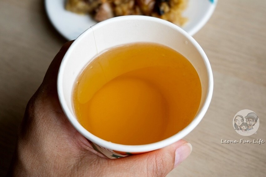 台中市西區曾榮獲金粽獎的美味肉粽店，栗子小肉粽搭配酸梅湯超開胃!台中西區美食 一品肉粽 NOVA  草悟廣場