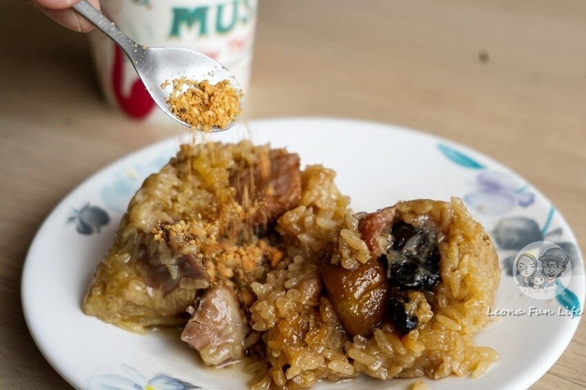 台中市西區曾榮獲金粽獎的美味肉粽店，栗子小肉粽搭配酸梅湯超開胃!台中西區美食 一品肉粽 NOVA  草悟廣場