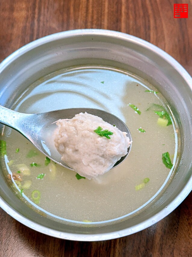 台中市北屯區台中美食／鮮魚鱻蝦仁飯：連續三年米其林必比登推介！台中監理站旁的平價美味