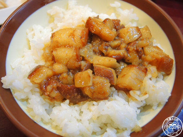 財神爺魯肉飯：呷飽祙【台中西屯･財神爺魯肉飯】24H營業的台中魯肉飯扛霸子