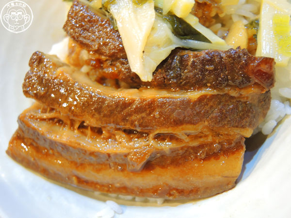 財神爺魯肉飯：呷飽祙【台中西屯･財神爺魯肉飯】24H營業的台中魯肉飯扛霸子