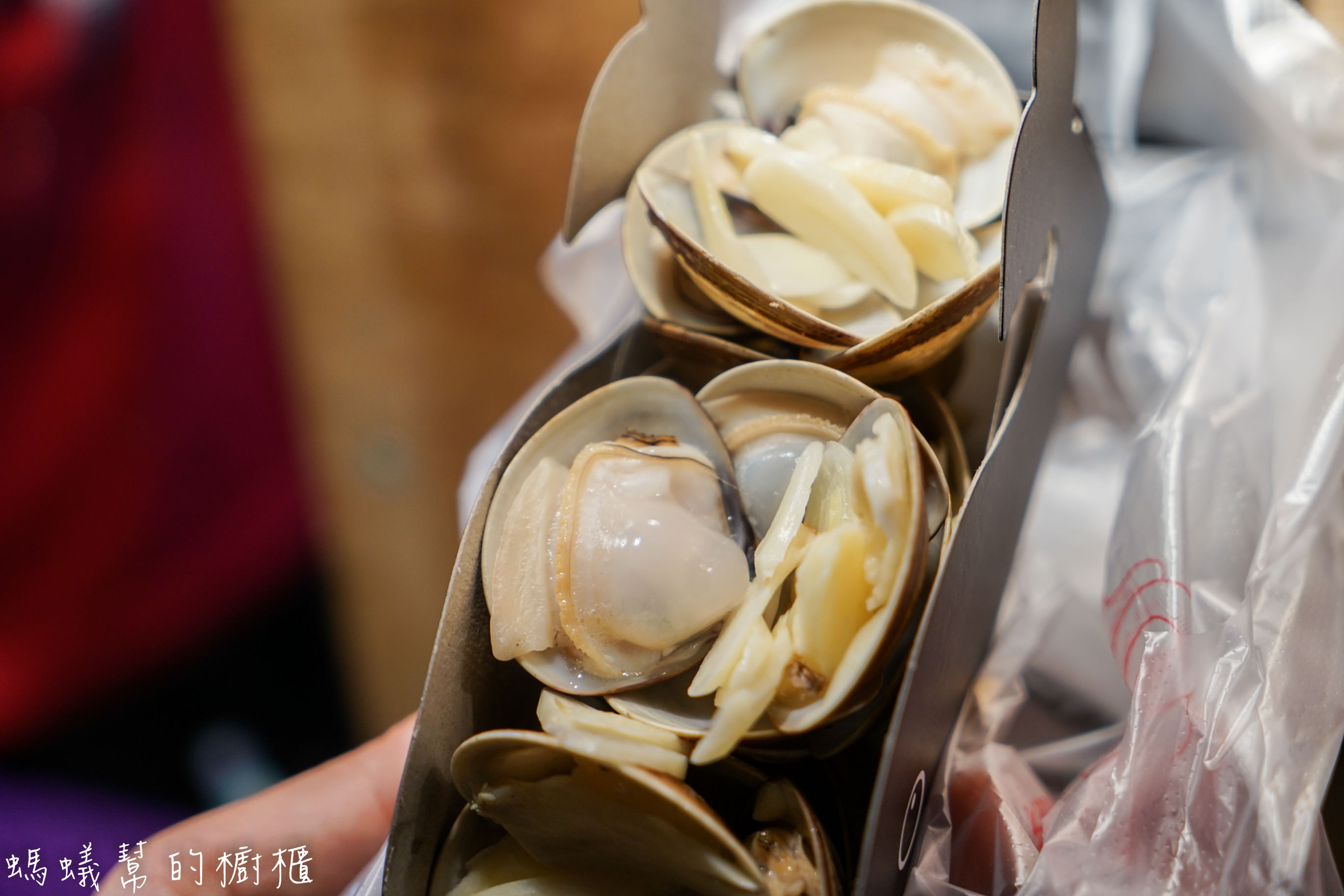 逢甲夜市海邊小屋|逢甲超夯散步美食，飽滿新鮮乾燒蛤蜊，加入黑蒜片風味更鮮美。 - 螞蟻幫的櫥櫃