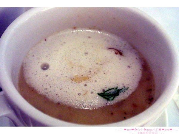 aqua水相法義料理(大遠百店)：【食記】oO。。台中　aqua水相法義料理　來這裡有美美的馬卡龍裝飾尬逼和愛麗絲夢遊仙境的下午茶陪伴大家～o○。