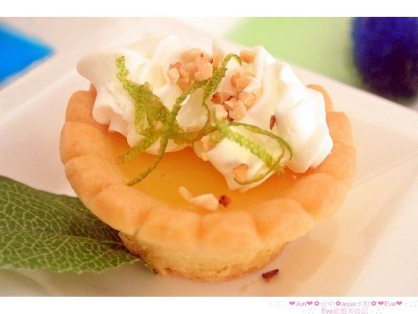 aqua水相法義料理(大遠百店)：【食記】oO。。台中　aqua水相法義料理　來這裡有美美的馬卡龍裝飾尬逼和愛麗絲夢遊仙境的下午茶陪伴大家～o○。