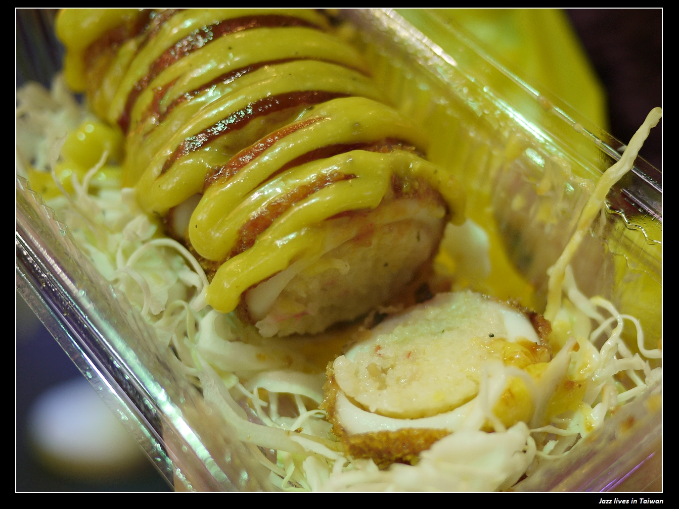 [逢甲黃金賊]不錯吃的炸烏賊外皮加特調醬, 搭上烏賊肚裡的燉飯讓我覺得遜爆了...