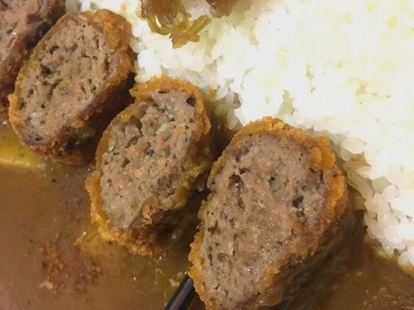 Mr.38 咖哩界傳奇人物(逢甲店)：台中美食│Mr.38咖哩界傳奇人物〃夏季最火熱咖哩飯登場！火爆牛三寶咖哩石鍋拌飯／炸牛魔丸咖哩飯／土雞花酒瘋咖哩石鍋燉飯～