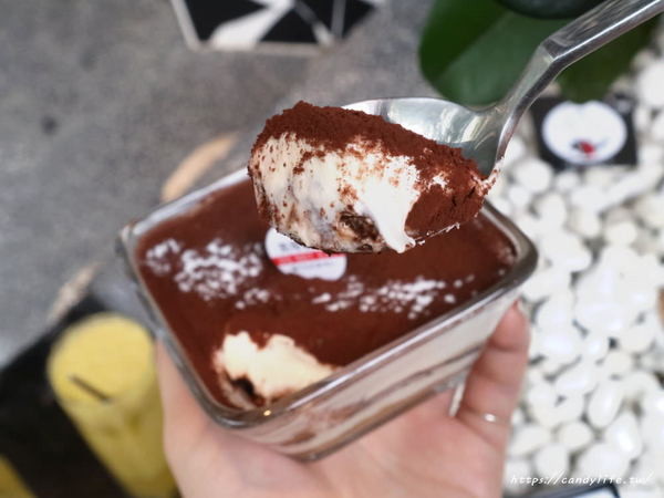 Mr.38 咖哩界傳奇人物(逢甲店)：台中美食│Mr.38咖哩界傳奇人物〃夏季最火熱咖哩飯登場！火爆牛三寶咖哩石鍋拌飯／炸牛魔丸咖哩飯／土雞花酒瘋咖哩石鍋燉飯～