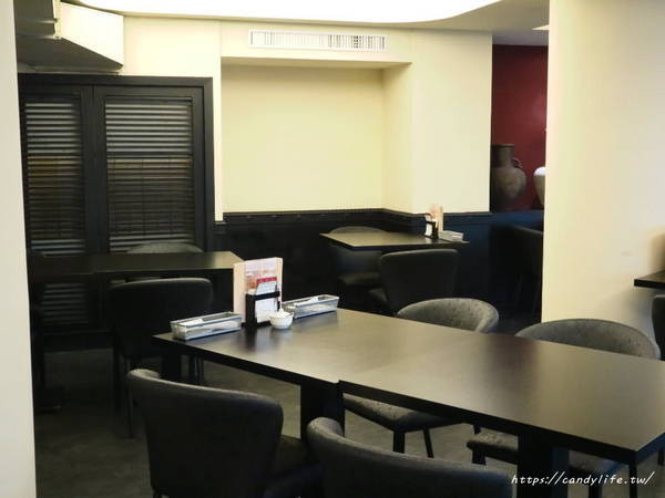 Mr.38 咖哩界傳奇人物(逢甲店)：台中美食│Mr.38咖哩界傳奇人物〃夏季最火熱咖哩飯登場！火爆牛三寶咖哩石鍋拌飯／炸牛魔丸咖哩飯／土雞花酒瘋咖哩石鍋燉飯～