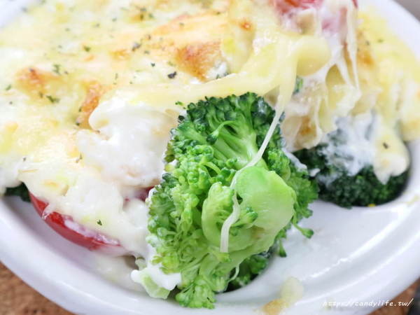 Mr.38 咖哩界傳奇人物(逢甲店)：台中美食│Mr.38咖哩界傳奇人物〃夏季最火熱咖哩飯登場！火爆牛三寶咖哩石鍋拌飯／炸牛魔丸咖哩飯／土雞花酒瘋咖哩石鍋燉飯～