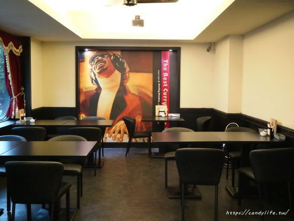 Mr.38 咖哩界傳奇人物(逢甲店)：台中美食│Mr.38咖哩界傳奇人物〃夏季最火熱咖哩飯登場！火爆牛三寶咖哩石鍋拌飯／炸牛魔丸咖哩飯／土雞花酒瘋咖哩石鍋燉飯～