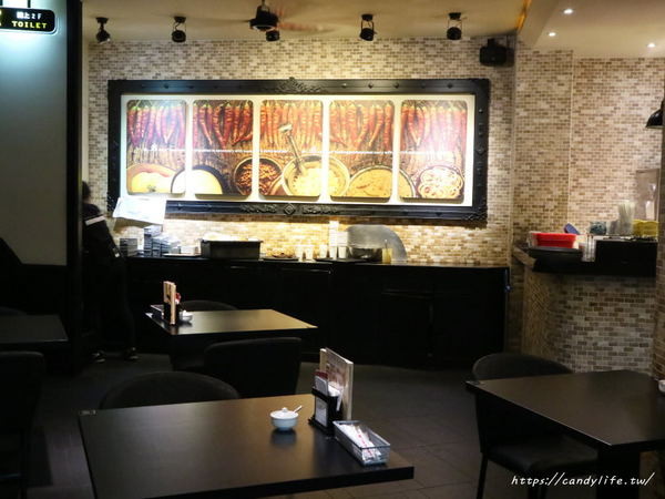 Mr.38 咖哩界傳奇人物(逢甲店)：台中美食│Mr.38咖哩界傳奇人物〃夏季最火熱咖哩飯登場！火爆牛三寶咖哩石鍋拌飯／炸牛魔丸咖哩飯／土雞花酒瘋咖哩石鍋燉飯～