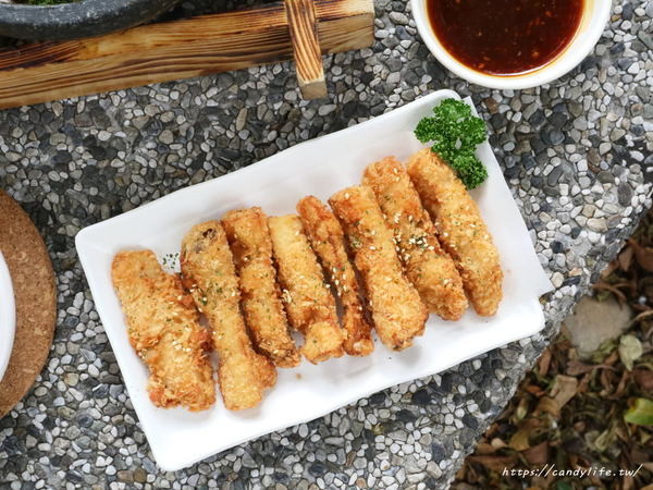 Mr.38 咖哩界傳奇人物(逢甲店)：台中美食│Mr.38咖哩界傳奇人物〃夏季最火熱咖哩飯登場！火爆牛三寶咖哩石鍋拌飯／炸牛魔丸咖哩飯／土雞花酒瘋咖哩石鍋燉飯～