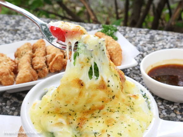 Mr.38 咖哩界傳奇人物(逢甲店)：台中美食│Mr.38咖哩界傳奇人物〃夏季最火熱咖哩飯登場！火爆牛三寶咖哩石鍋拌飯／炸牛魔丸咖哩飯／土雞花酒瘋咖哩石鍋燉飯～