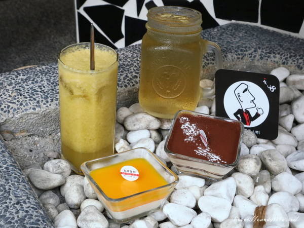 Mr.38 咖哩界傳奇人物(逢甲店)：台中美食│Mr.38咖哩界傳奇人物〃夏季最火熱咖哩飯登場！火爆牛三寶咖哩石鍋拌飯／炸牛魔丸咖哩飯／土雞花酒瘋咖哩石鍋燉飯～