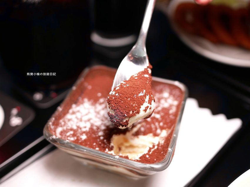 Mr.38 咖哩美食餐廳逢甲店，逢甲夜市必吃平價美食，平日不限時段歐姆蛋咖哩飯只要138元！內文附詳細菜單，還有居家防疫必吃濃郁咖哩牛肉包。 @熊寶小榆の旅遊日記