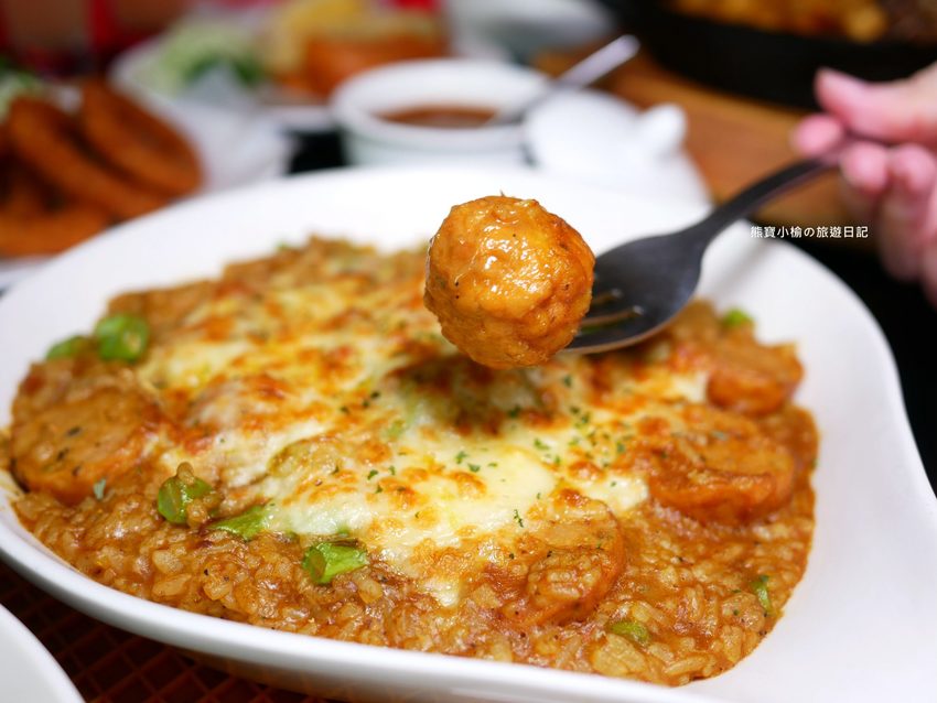 Mr.38 咖哩美食餐廳逢甲店，逢甲夜市必吃平價美食，平日不限時段歐姆蛋咖哩飯只要138元！內文附詳細菜單，還有居家防疫必吃濃郁咖哩牛肉包。 @熊寶小榆の旅遊日記