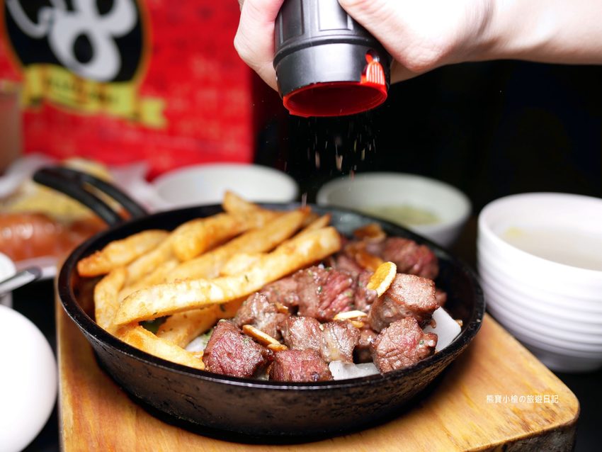 Mr.38 咖哩美食餐廳逢甲店，逢甲夜市必吃平價美食，平日不限時段歐姆蛋咖哩飯只要138元！內文附詳細菜單，還有居家防疫必吃濃郁咖哩牛肉包。 @熊寶小榆の旅遊日記