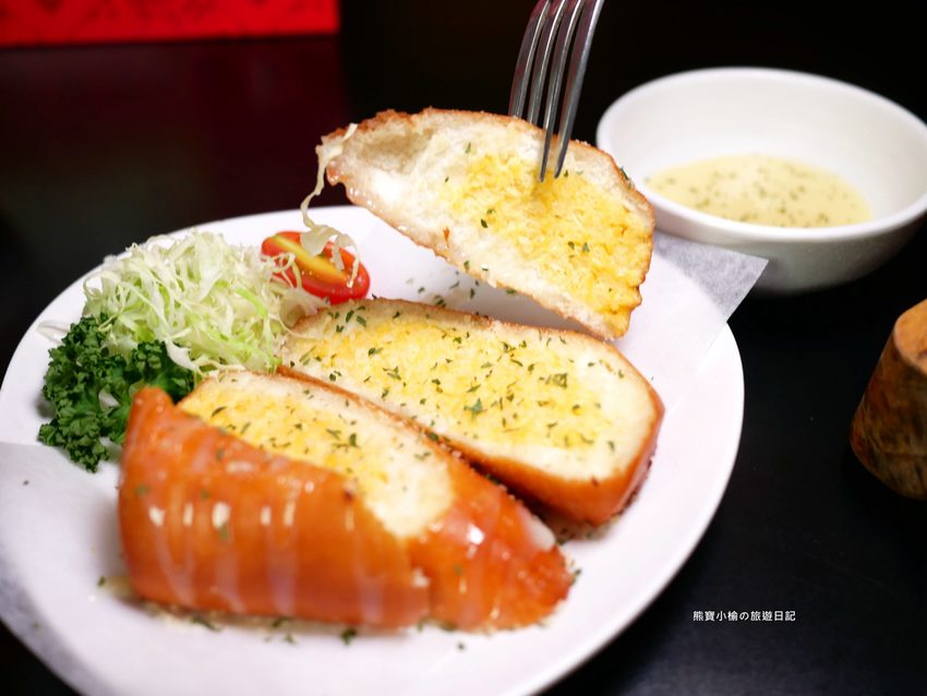 Mr.38 咖哩美食餐廳逢甲店，逢甲夜市必吃平價美食，平日不限時段歐姆蛋咖哩飯只要138元！內文附詳細菜單，還有居家防疫必吃濃郁咖哩牛肉包。 @熊寶小榆の旅遊日記