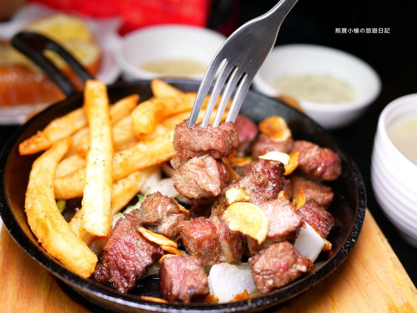 Mr.38 咖哩美食餐廳逢甲店，逢甲夜市必吃平價美食，平日不限時段歐姆蛋咖哩飯只要138元！內文附詳細菜單，還有居家防疫必吃濃郁咖哩牛肉包。 @熊寶小榆の旅遊日記