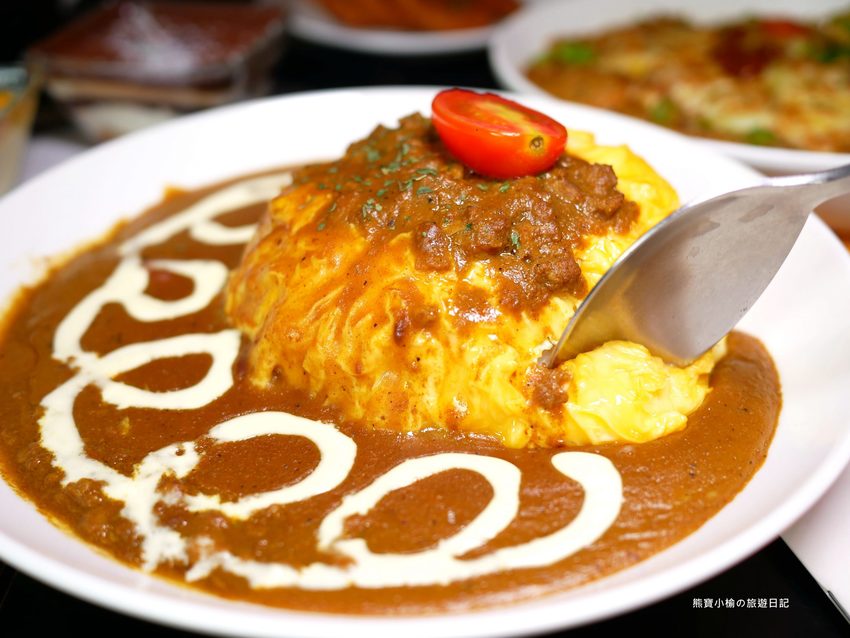 Mr.38 咖哩美食餐廳逢甲店，逢甲夜市必吃平價美食，平日不限時段歐姆蛋咖哩飯只要138元！內文附詳細菜單，還有居家防疫必吃濃郁咖哩牛肉包。 @熊寶小榆の旅遊日記