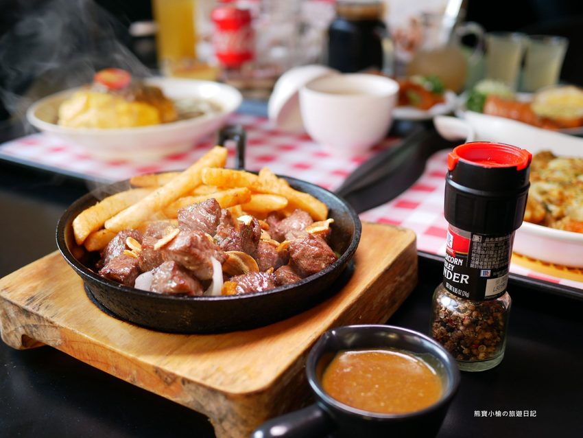 Mr.38 咖哩美食餐廳逢甲店，逢甲夜市必吃平價美食，平日不限時段歐姆蛋咖哩飯只要138元！內文附詳細菜單，還有居家防疫必吃濃郁咖哩牛肉包。 @熊寶小榆の旅遊日記