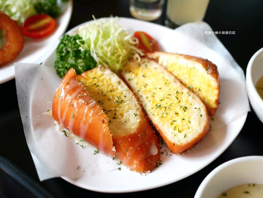 Mr.38 咖哩美食餐廳逢甲店，逢甲夜市必吃平價美食，平日不限時段歐姆蛋咖哩飯只要138元！內文附詳細菜單，還有居家防疫必吃濃郁咖哩牛肉包。 @熊寶小榆の旅遊日記