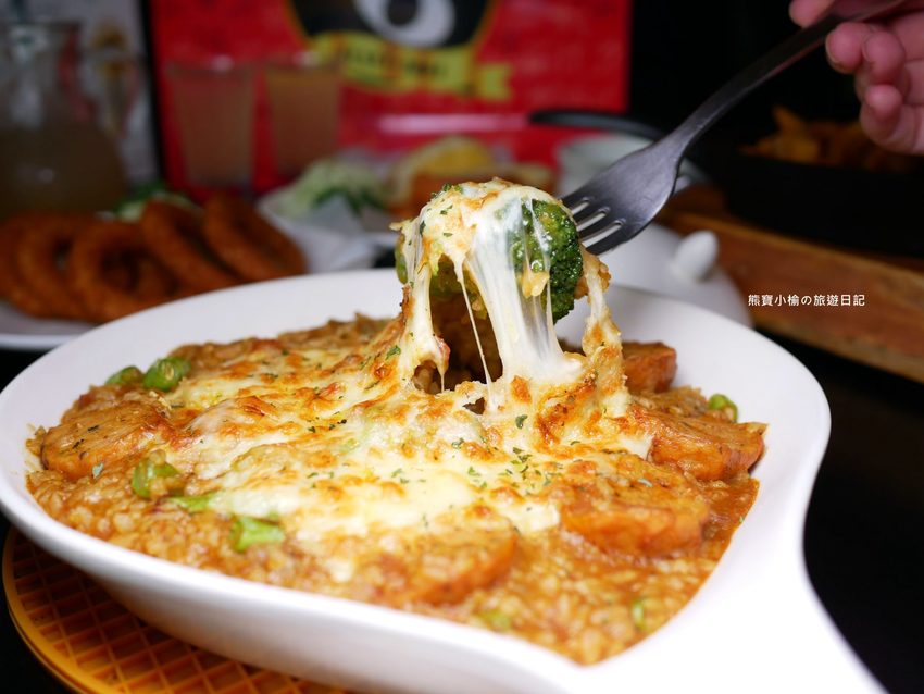 Mr.38 咖哩美食餐廳逢甲店，逢甲夜市必吃平價美食，平日不限時段歐姆蛋咖哩飯只要138元！內文附詳細菜單，還有居家防疫必吃濃郁咖哩牛肉包。 @熊寶小榆の旅遊日記