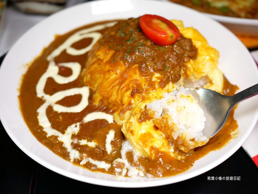 Mr.38 咖哩美食餐廳逢甲店，逢甲夜市必吃平價美食，平日不限時段歐姆蛋咖哩飯只要138元！內文附詳細菜單，還有居家防疫必吃濃郁咖哩牛肉包。 @熊寶小榆の旅遊日記