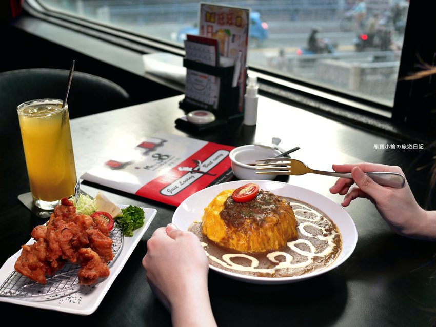 Mr.38 咖哩美食餐廳逢甲店，逢甲夜市必吃平價美食，平日不限時段歐姆蛋咖哩飯只要138元！內文附詳細菜單，還有居家防疫必吃濃郁咖哩牛肉包。 @熊寶小榆の旅遊日記