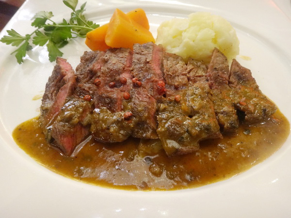 SKYLARK加州風洋食館:SKYLARK加州風洋食館(愛買店)-服務親切 餐點好看又好吃 喜歡吃西餐的朋友可以試試喔