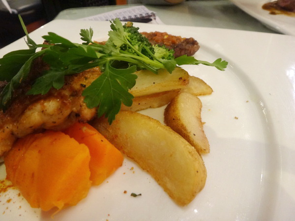 SKYLARK加州風洋食館:SKYLARK加州風洋食館(愛買店)-服務親切 餐點好看又好吃 喜歡吃西餐的朋友可以試試喔