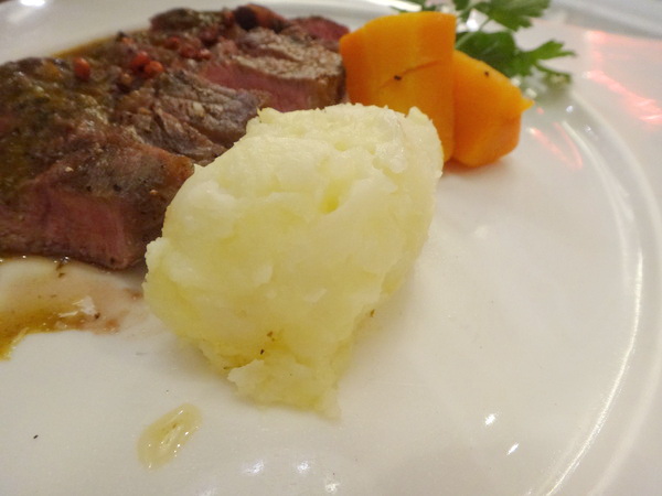 SKYLARK加州風洋食館:SKYLARK加州風洋食館(愛買店)-服務親切 餐點好看又好吃 喜歡吃西餐的朋友可以試試喔