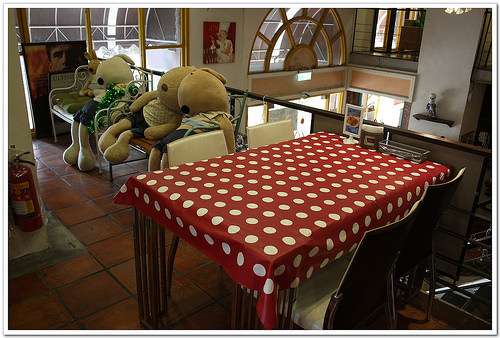 【台中食記】西屯區‧聖彼得堡遊戲主題餐廳~大人小孩都有得玩