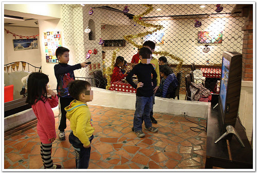 【台中食記】西屯區‧聖彼得堡遊戲主題餐廳~大人小孩都有得玩