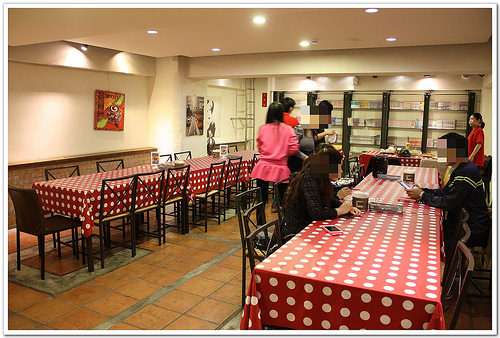 【台中食記】西屯區‧聖彼得堡遊戲主題餐廳~大人小孩都有得玩