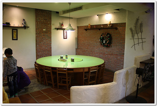 【台中食記】西屯區‧聖彼得堡遊戲主題餐廳~大人小孩都有得玩