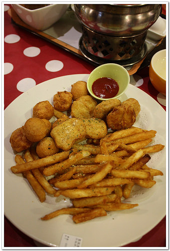 【台中食記】西屯區‧聖彼得堡遊戲主題餐廳~大人小孩都有得玩